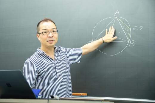 岩崎達浩先生反転授業風景｜少人数定員制医学部専門予備校メディカルコネクト｜学校法人｜一橋学院｜新宿区高田馬場