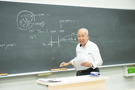 佐藤雅文先生授業風景｜少人数定員制医学部専門予備校メディカルコネクト｜学校法人｜一橋学院｜新宿区高田馬場