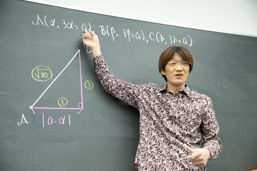 髙平幸二先生授業風景｜少人数定員制医学部専門予備校メディカルコネクト｜学校法人｜一橋学院｜新宿区高田馬場